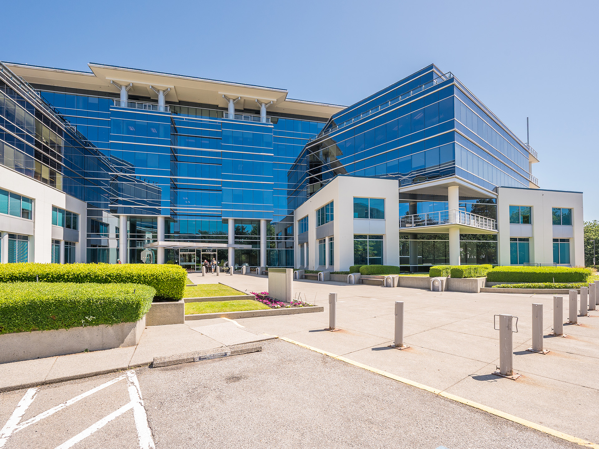 Office for lease in Willingdon Park